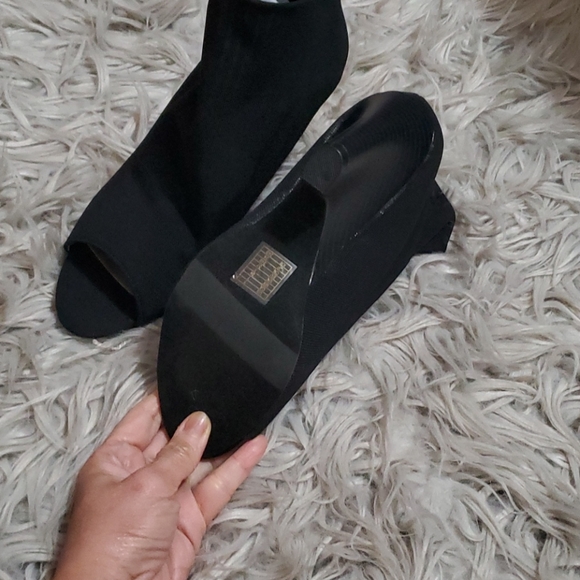 Peep toe booties - Picture 3 of 3